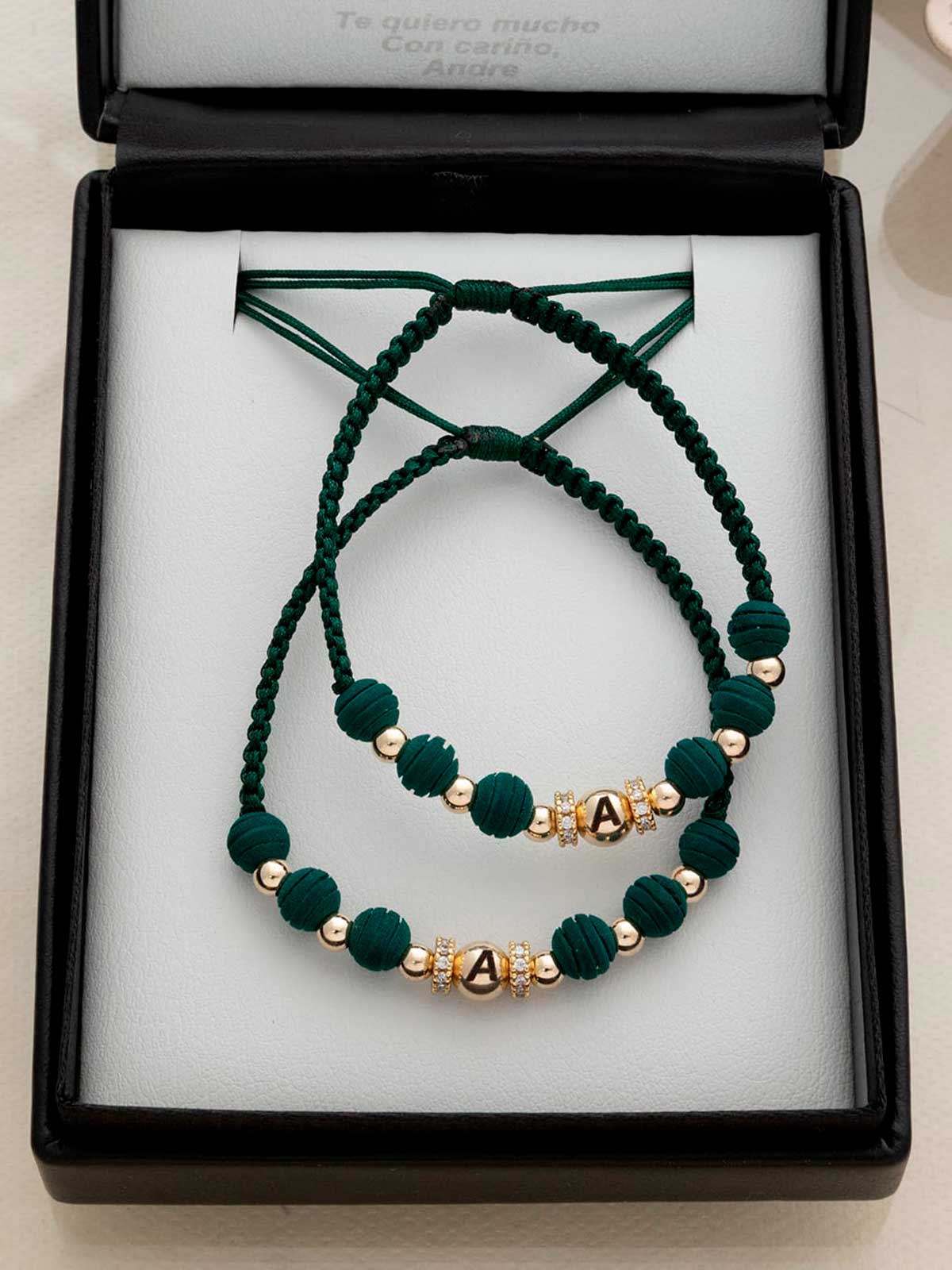 2 Manillas con iniciales personalizadas + Empaque personalizado