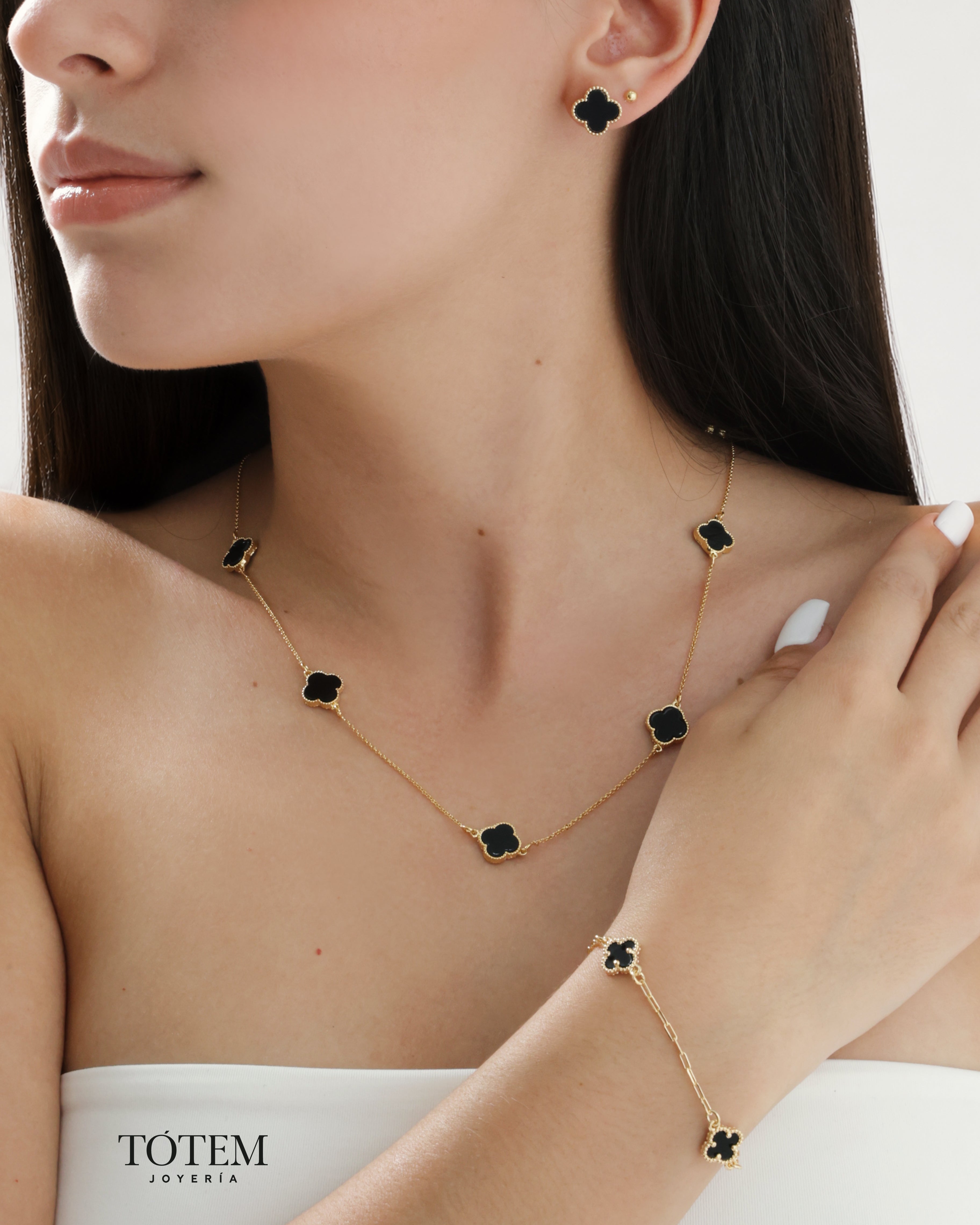 Combo trebol Cadena + pulso y aretes negros