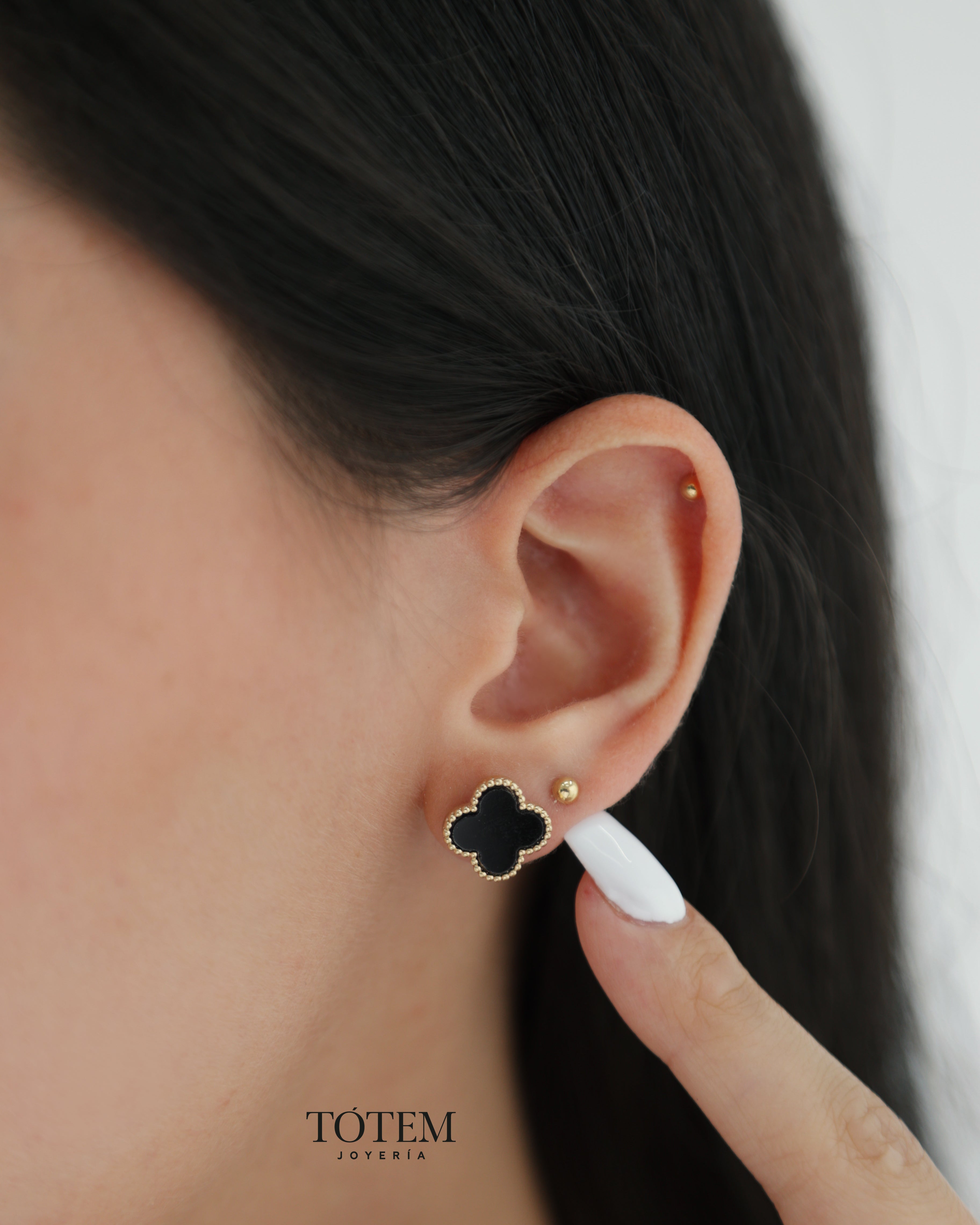 Combo trebol Cadena + pulso y aretes negros