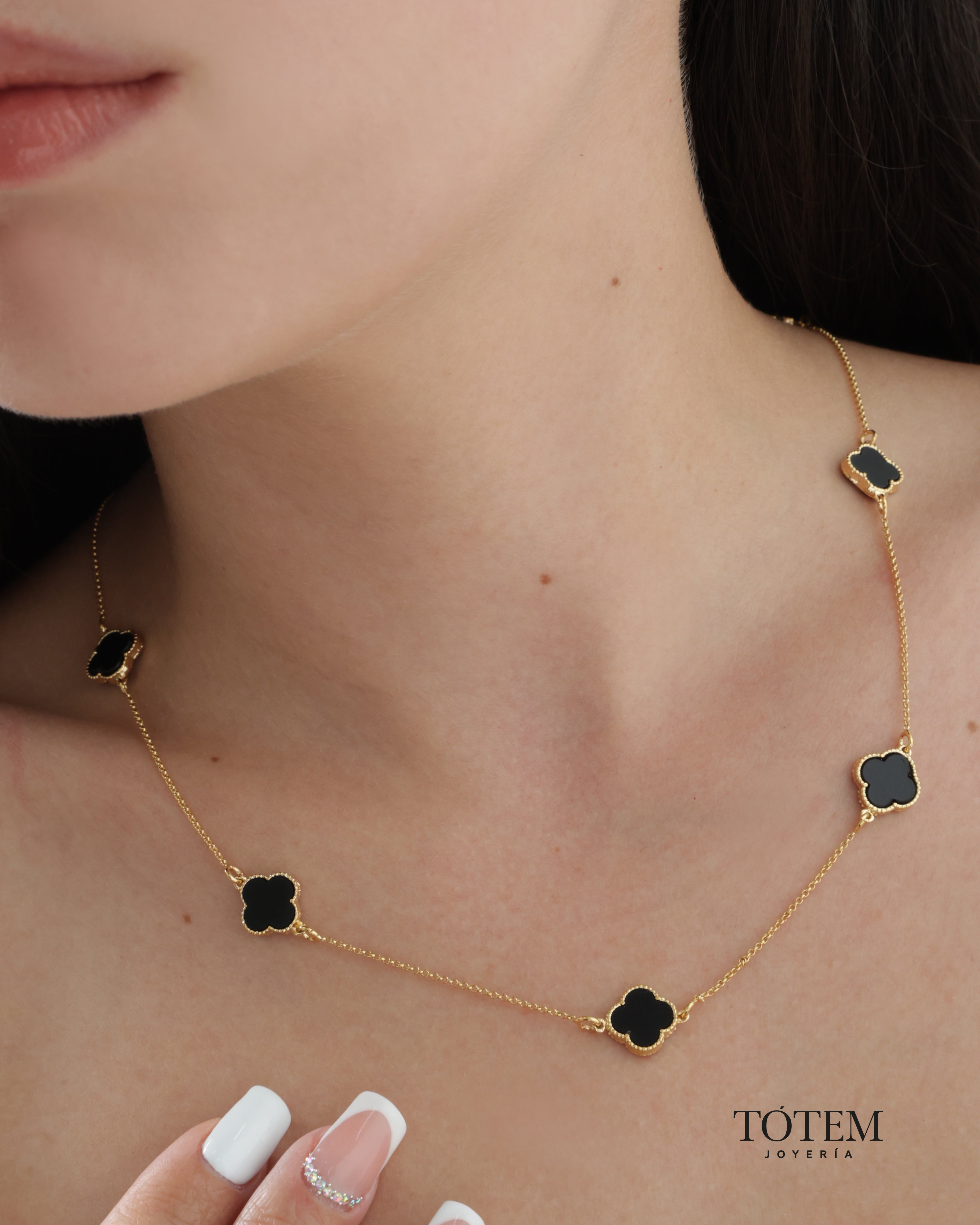 Combo trebol Cadena + pulso y aretes negros