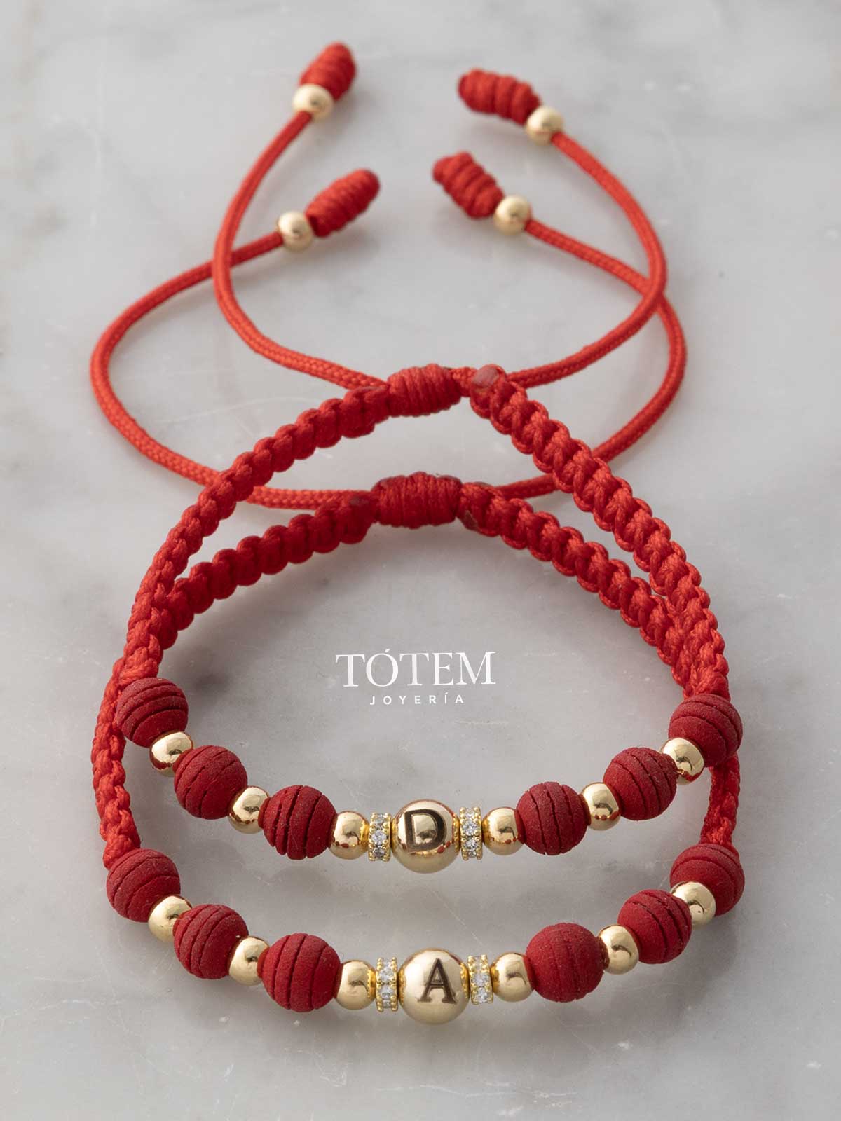 2 Manillas con iniciales personalizadas + Empaque personalizado