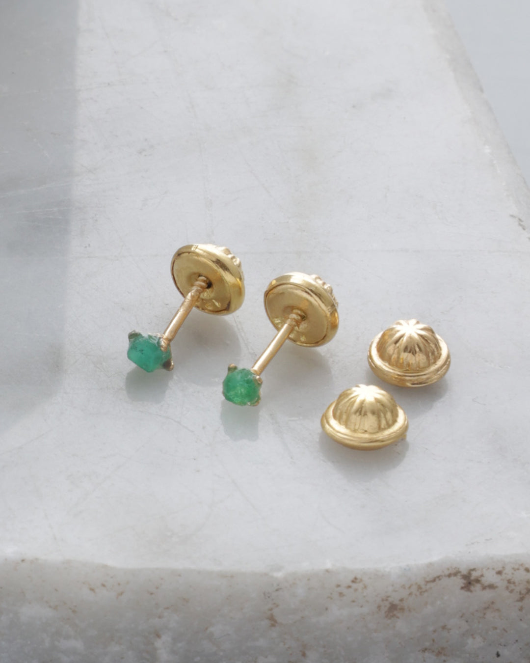 Aretes Esmeralda Natural + Empaque con Luz