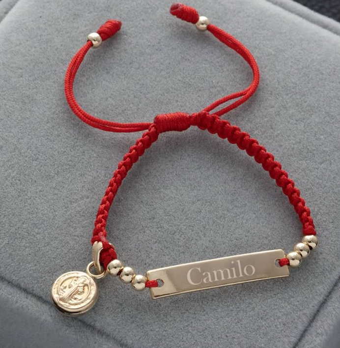 Manilla con placa personalizada y San Benito para bebé