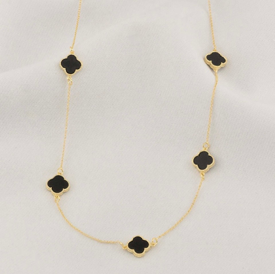 Cadena de treboles negros 45cms