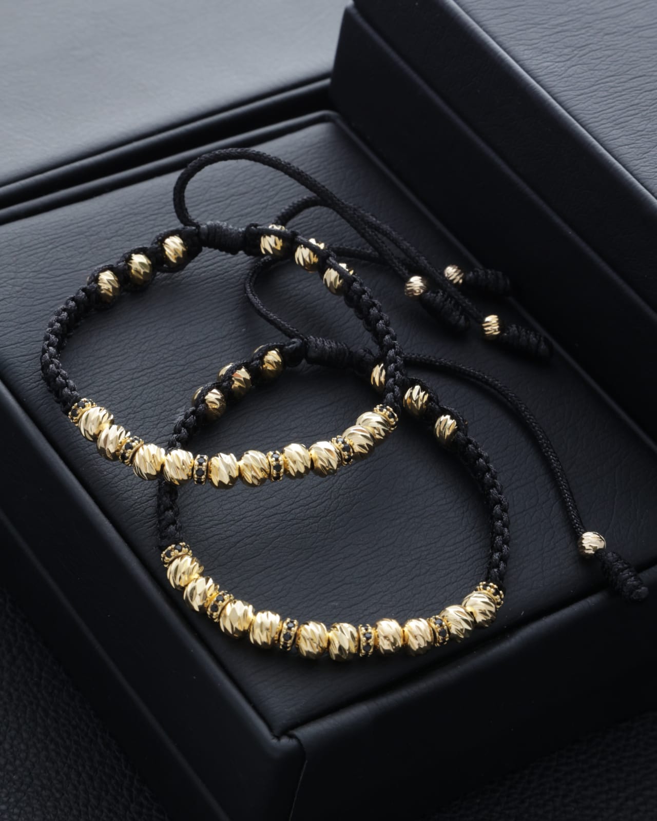 Manilla Cross diamantada 5mm con circonias negras