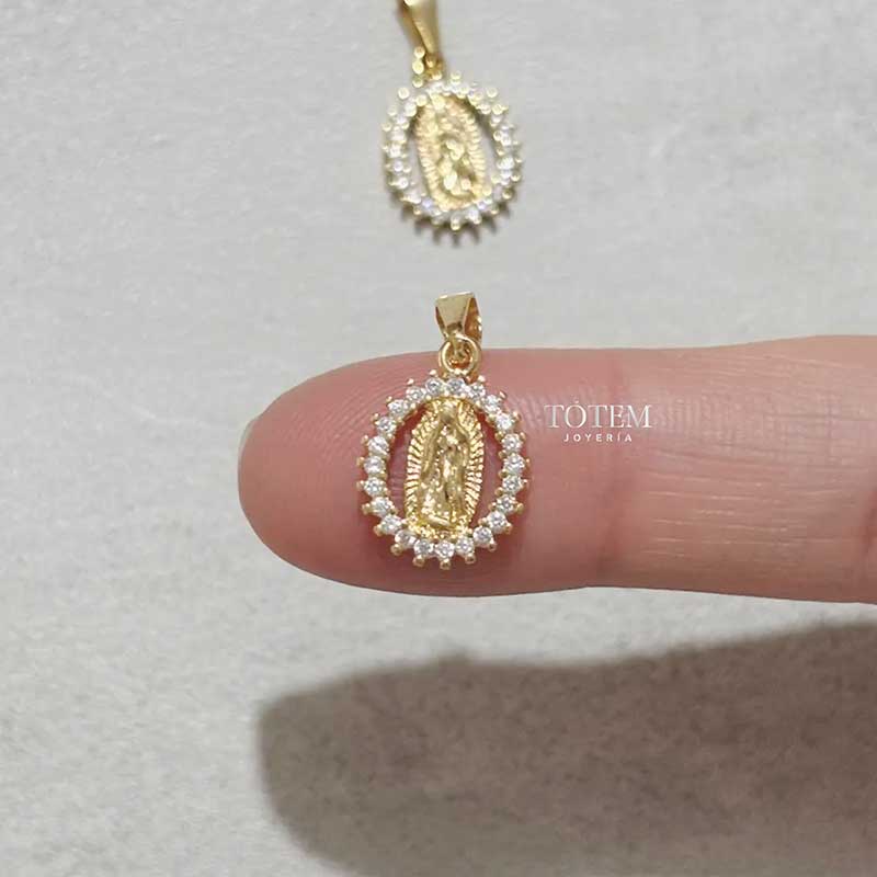 Dije Guadalupe Borde zircones cristal 18mm